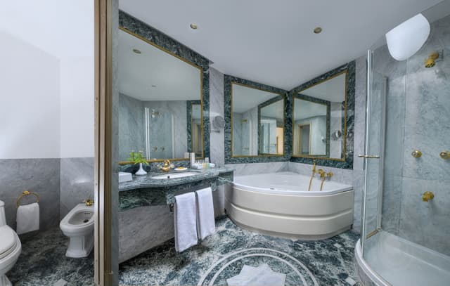 Royal Suite, Queen Bed, Sea View