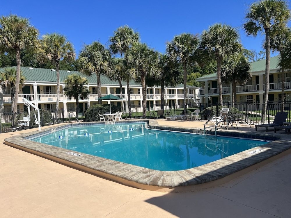 Rodeway Inn3