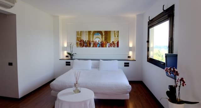 Junior Triple Room, 2 Bathrooms, Hill View