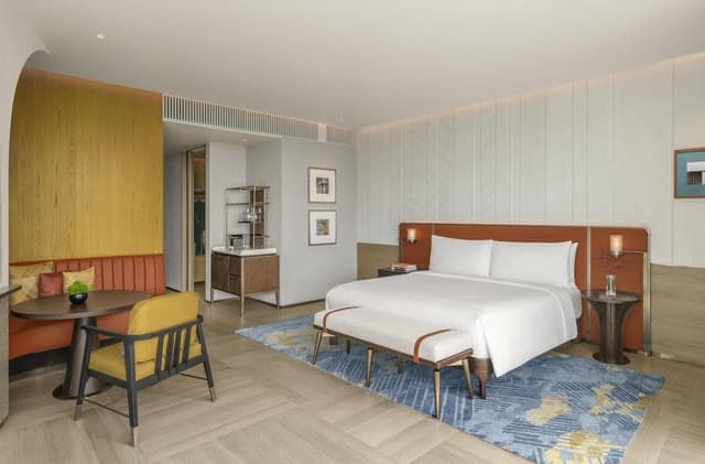 Deluxe Room, 1 King Bed, Park View