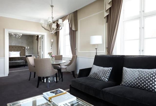 Suite with Lounge access