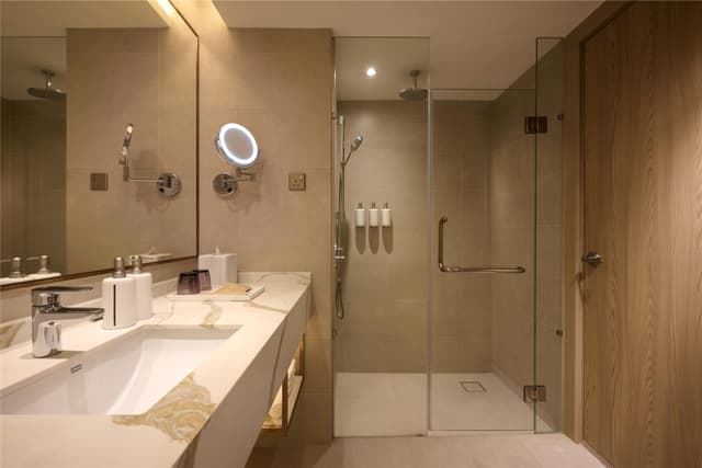 KING DELUXE ROOM WITH BALCONY