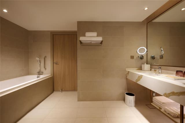 KING DELUXE SUITE GOLF VIEW