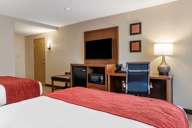 2 Queen Beds, Non-Smoking, Accessible