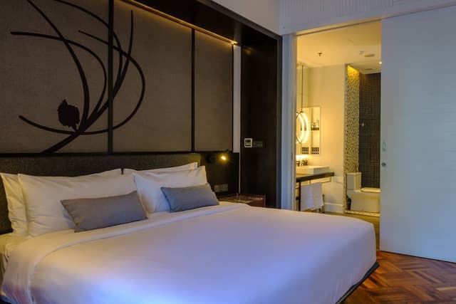 Deluxe Suite, 1 King Bed (Sea Facing, Balcony)