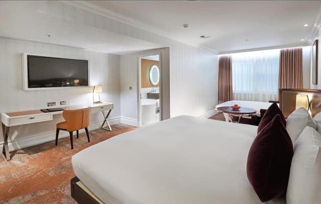 Grand Superior Family Room