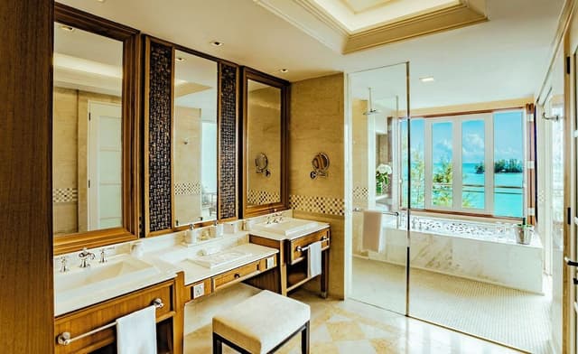 Grand Viceroy Sea View