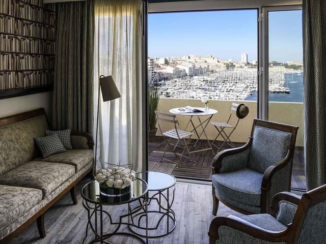Suite, 1 King Bed, Terrace