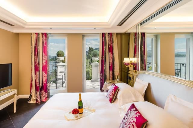 Liz Taylor Suite Lake View