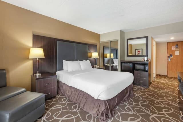 Standard Room, 1 Queen Bed, Non Smoking
