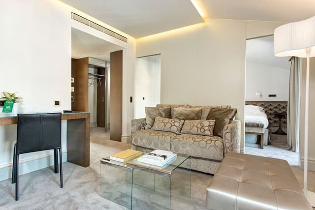 Suite with Air Conditioning