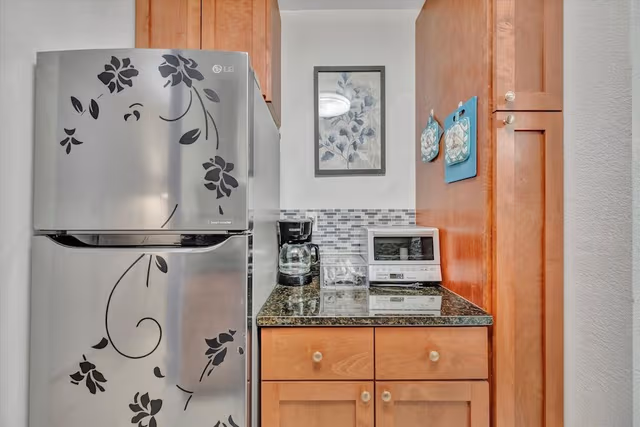 Premium Studio, 2 Queen Beds, Balcony, Canal View