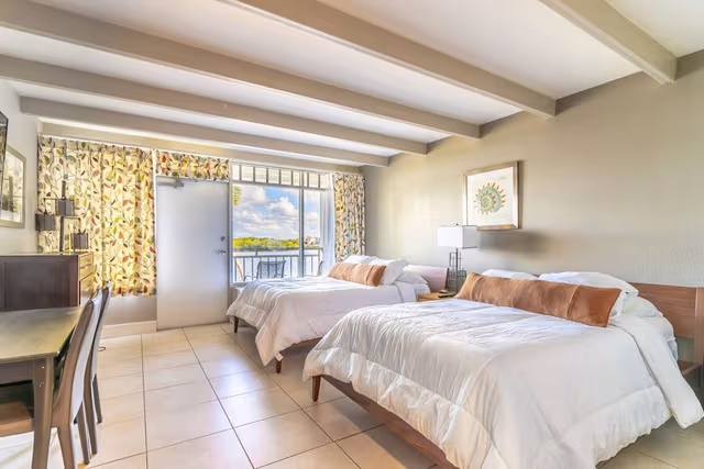 Room (215 Little Harbor Inn)