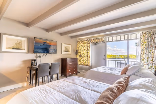 Room (215 Little Harbor Inn)