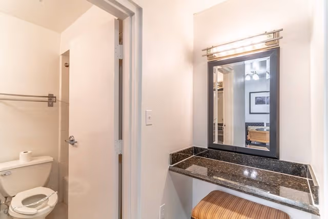 Room (502 Little Harbor Inn)