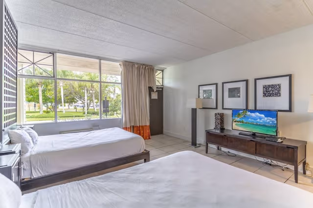 Room (502 Little Harbor Inn)