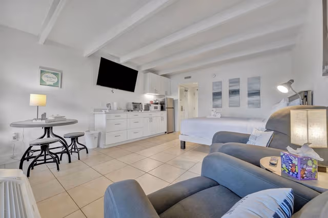 Comfort Studio, 1 Queen Bed, Balcony, Bay View