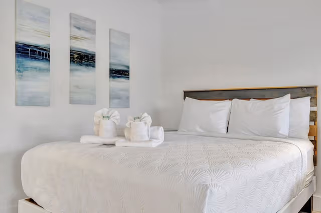 Comfort Studio, 1 Queen Bed, Balcony, Bay View