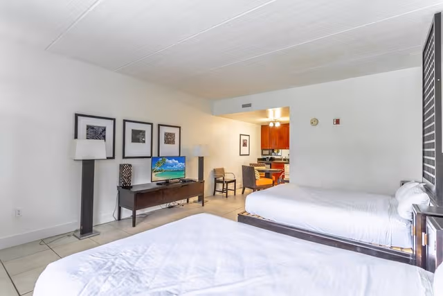 Room (502 Little Harbor Inn)
