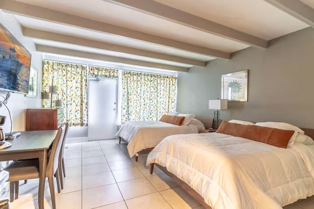 Room (215 Little Harbor Inn)