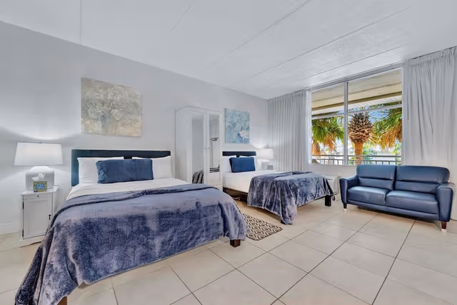 Premium Studio, 2 Queen Beds, Balcony, Canal View