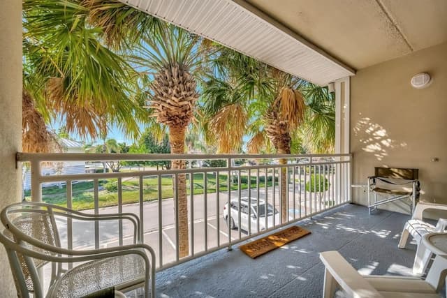 Premium Studio, 2 Queen Beds, Balcony, Canal View