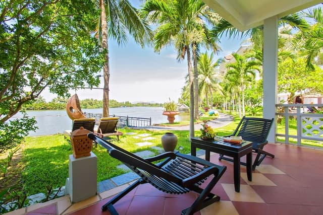 Grand Deluxe, River View