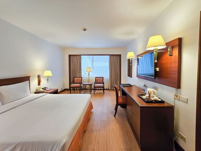 Family Room, 2 Bedrooms