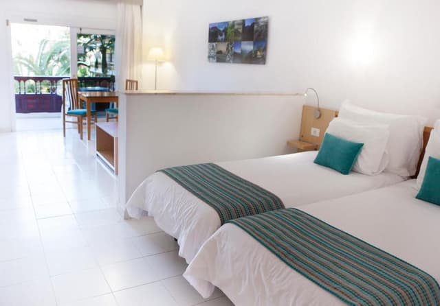 Junior Suite vista Jardín Piscina (3 adultos)