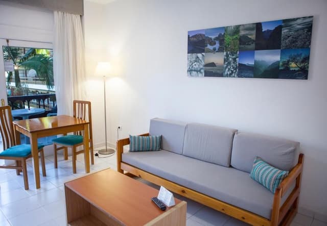 Junior Suite vista Jardín Piscina ( 2 adultos + 1 niño)