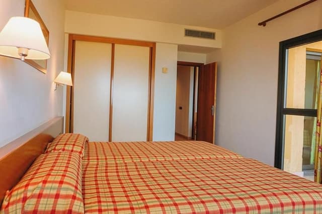 Family Room (2 Adults + 2 Children)