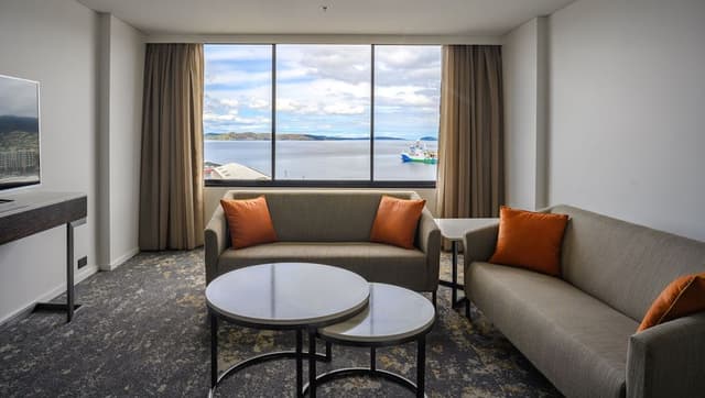 Executive Suite, Harbor View