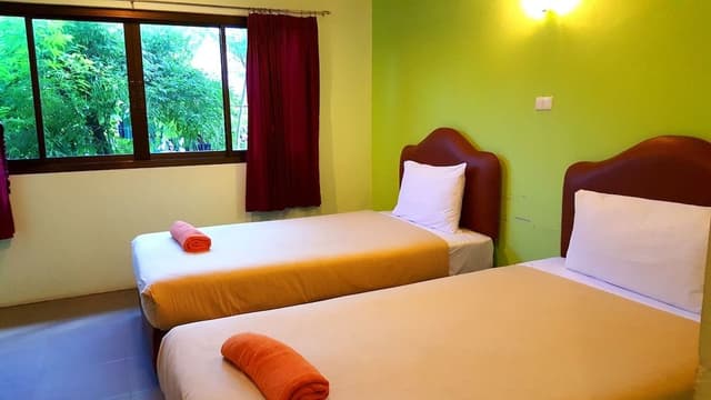 Standard Room (Road Side)