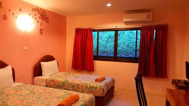 Standard Room (Road Side)