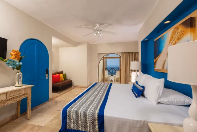 Blue Serene Standard Room 1 King Bed