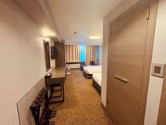 Standard Twin (No Parking, additional fee occurs if number of people booked & staying are different)