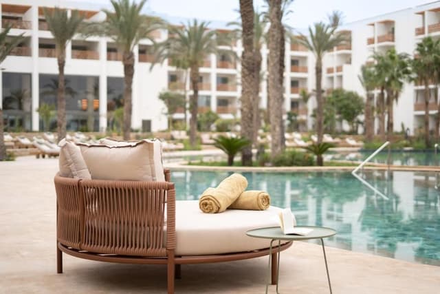 Deluxe King Pool Side View