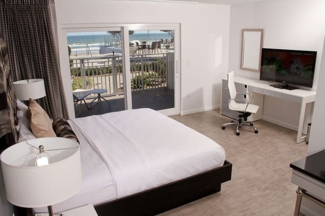 Oceanfront King & Double Bed