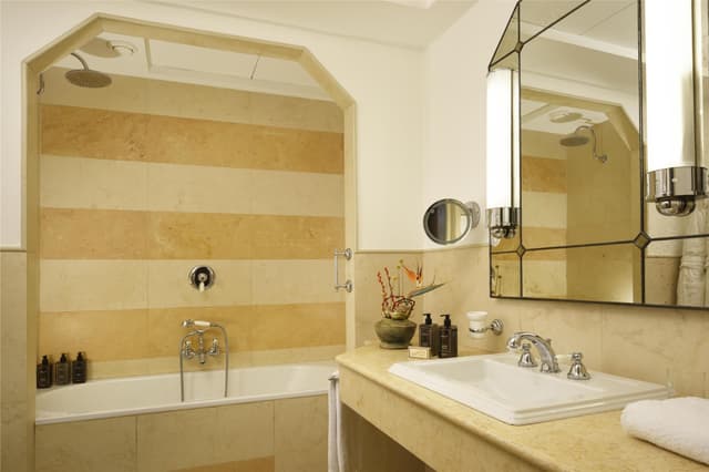 KING JUNIOR SUITE
