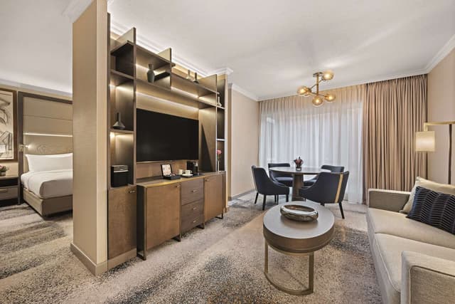 KING JUNIOR SUITE