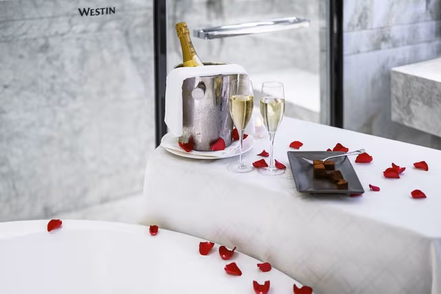 Club Suite, 1 King Bed, City View