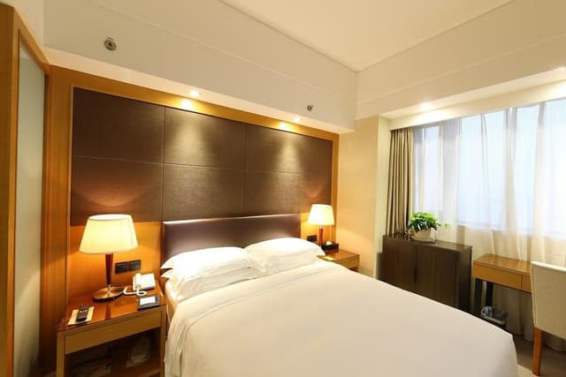 Standard Queen Room