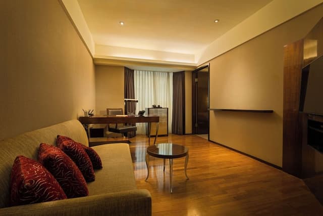 Deluxe Suite (Washlet equipped)