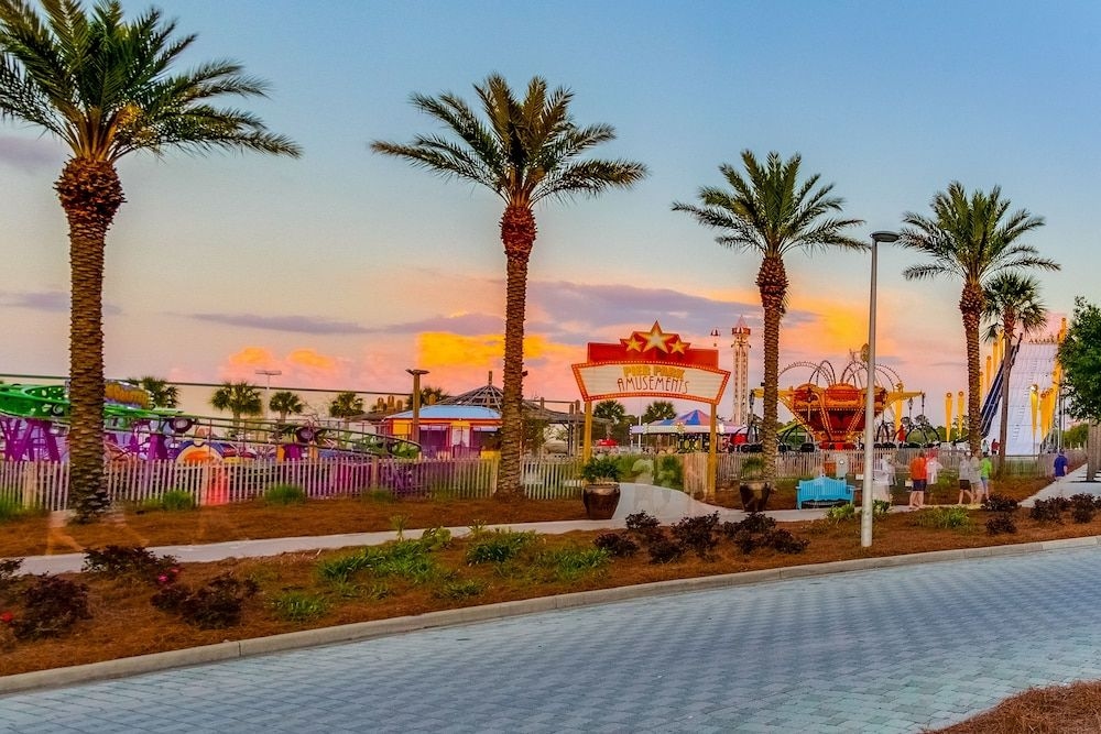 ResortQuest Rentals at Celadon Beach Resort0