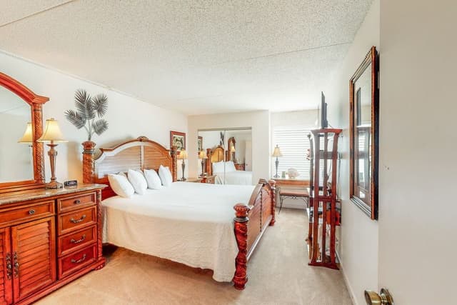Condo, 2 Bedrooms
