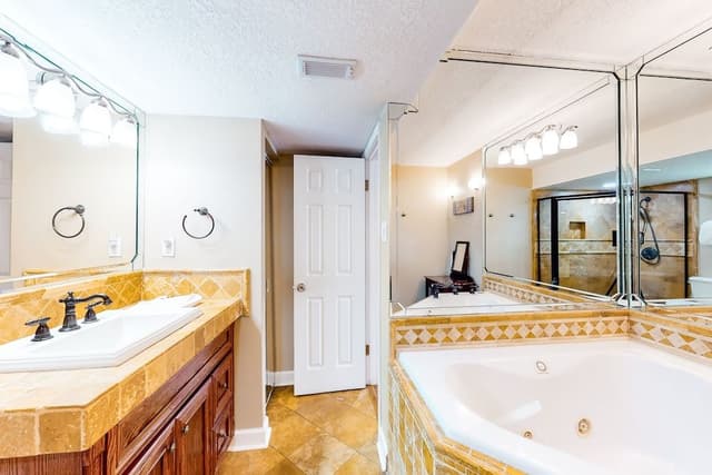 Condo, 3 Bedrooms
