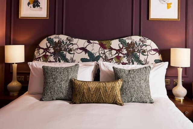 Deluxe Room, 1 King Bed, Ensuite, City View
