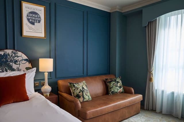 Family Room, 1 King Bed with Sofa bed, Ensuite