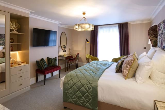 Feature Room Deluxe