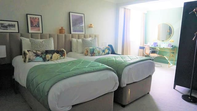 Classic Double or Twin Room, Walk-in Shower